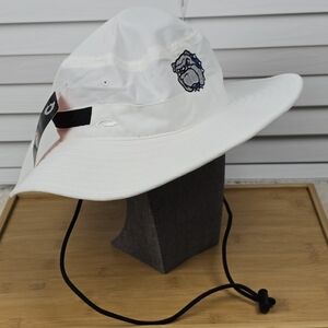 Pukka White Bucket Hat with A Bulldog Embroidered Emblem